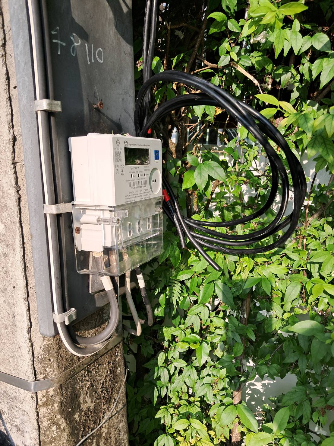 ตู้ชาร์จรถยนต์ไฟฟ้า (EV Charger Wallbox) - สายไฟรอเชื่อมต่อกับการไฟฟ้า