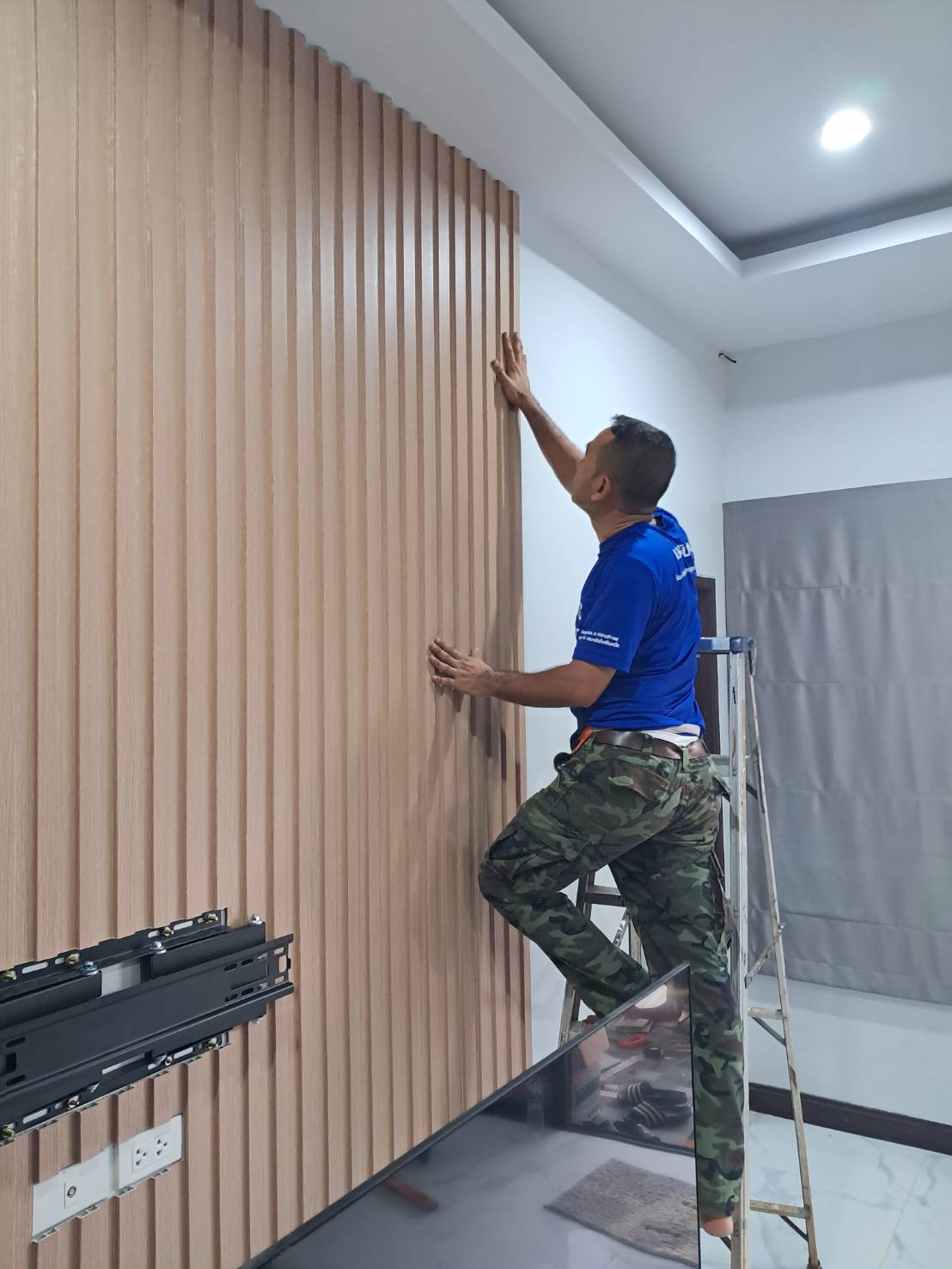 งานโครงสร้างและต่อเติมบ้าน - งานตกเเต่งผนังไม้เทียม