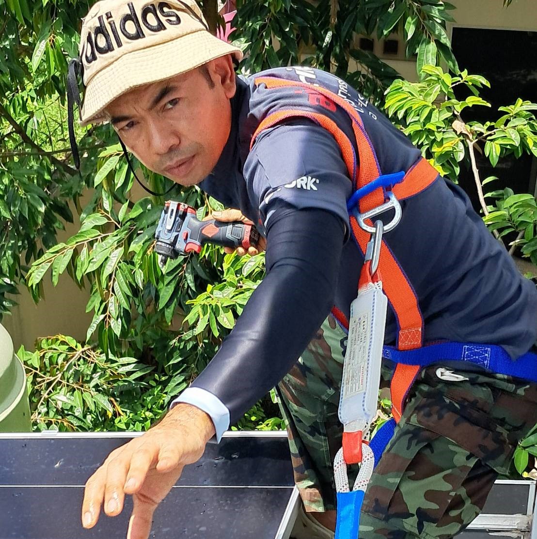 ระบบโซล่าเซลล์ (Solar Cell System) - รูปภาพระหว่างการติดตั้งโซล่าเซลล์