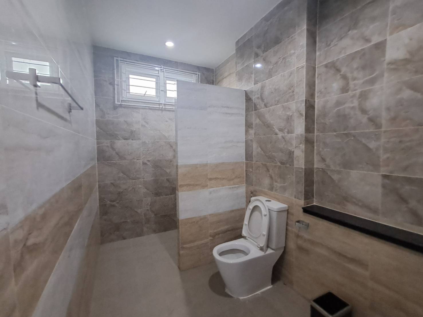 Well-maintained bathroom