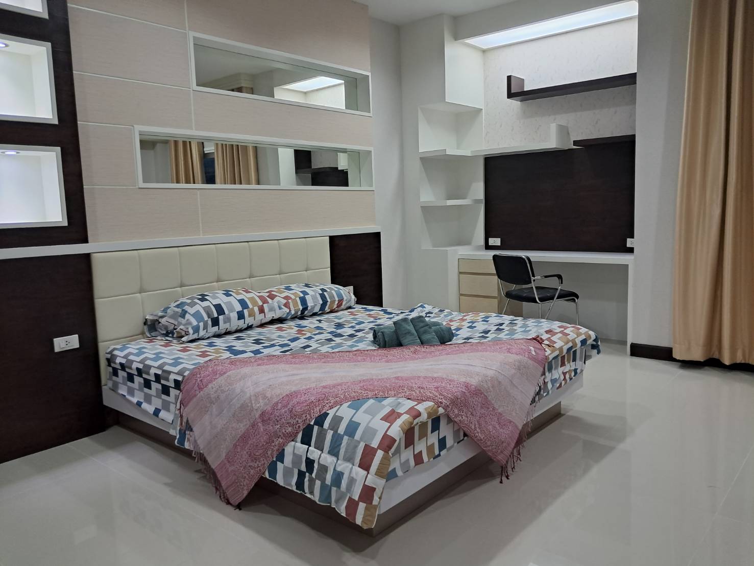 Bedroom 1 layout and interior setup