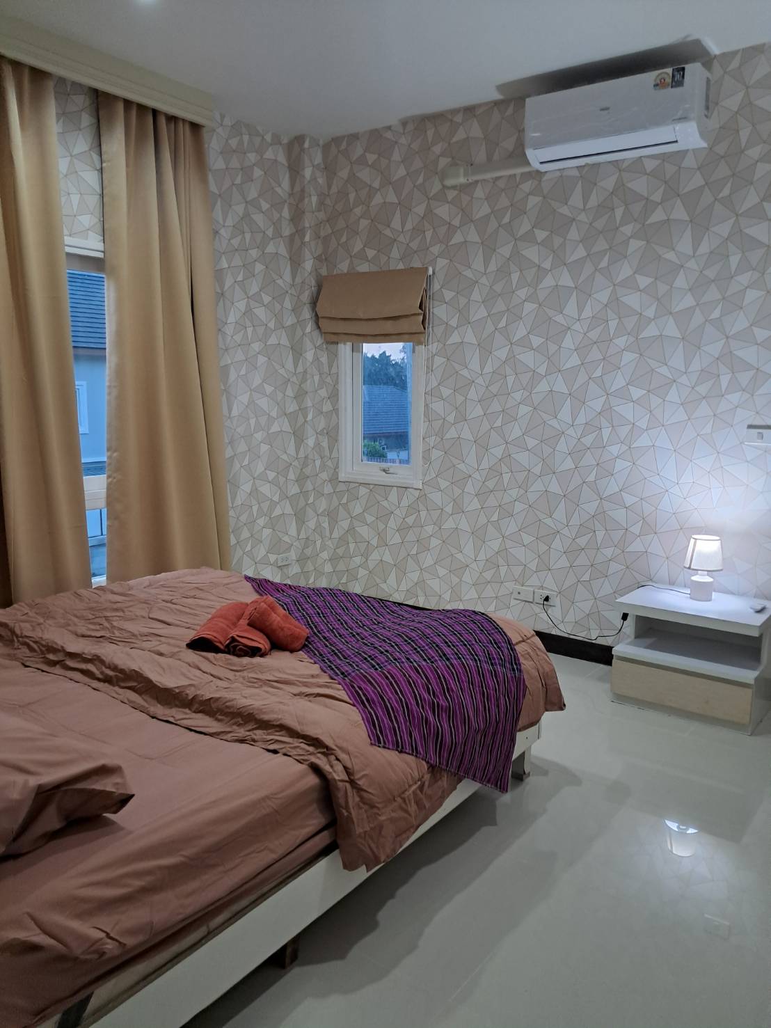 Bedroom 2 layout and side view