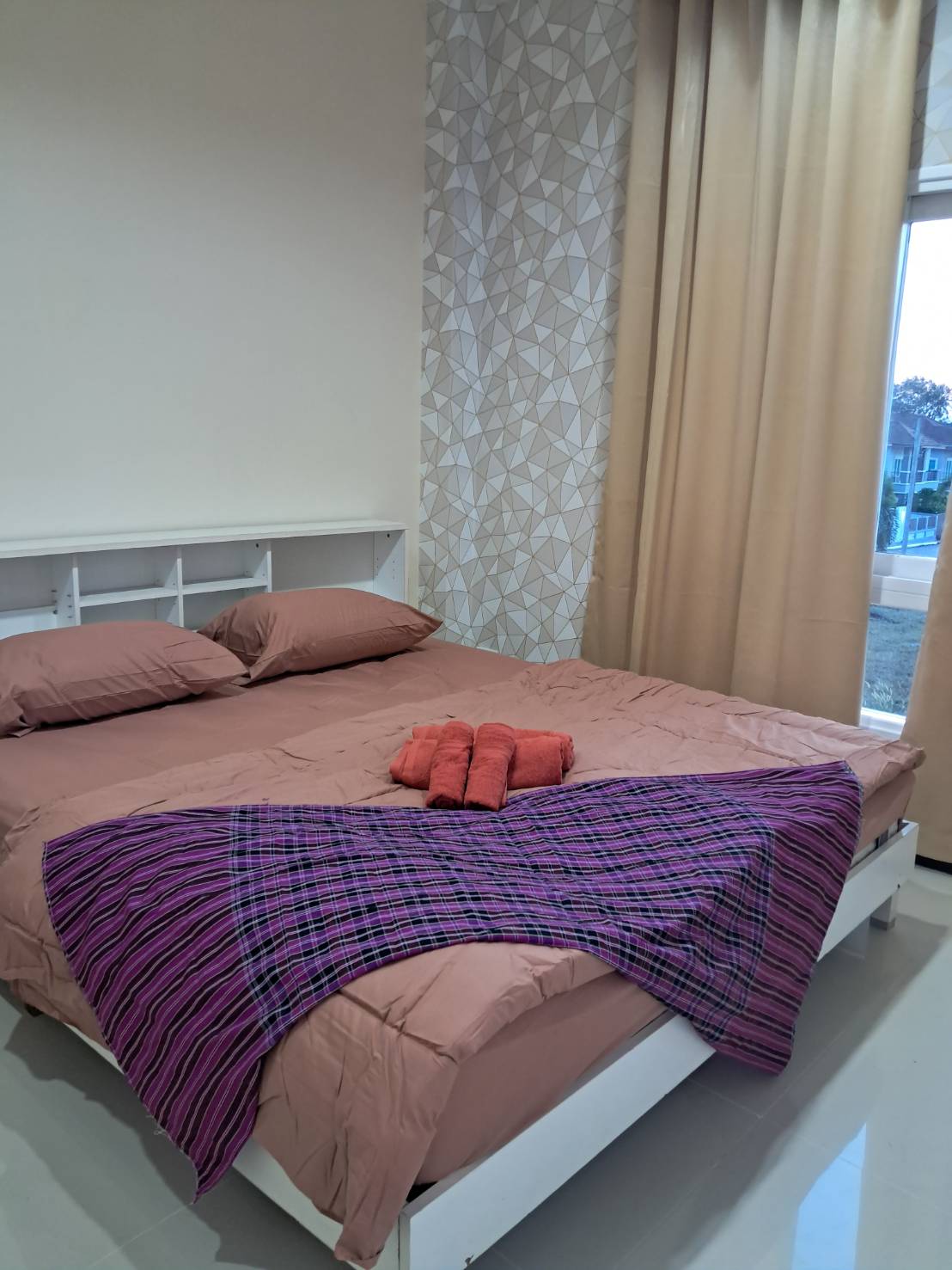 Bedroom 2 with 1 King-size bed & Air Conditioning